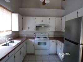 featured image of 1733 Nw Grant Ave