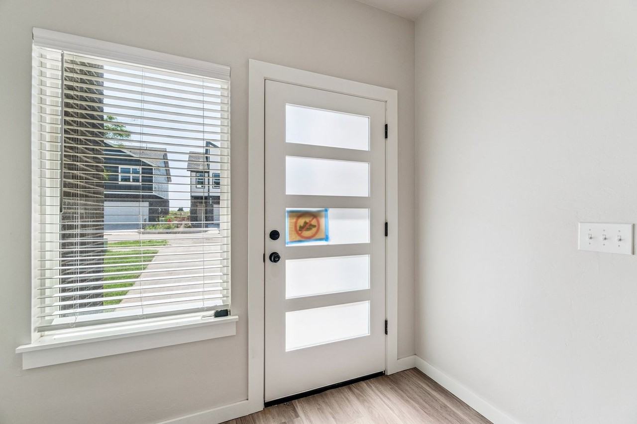 19504 Molly Pl - Photo 3 of 41