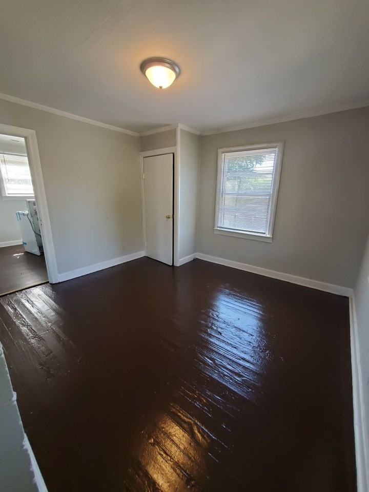 1245 Hattie Ave - Photo 3 of 7