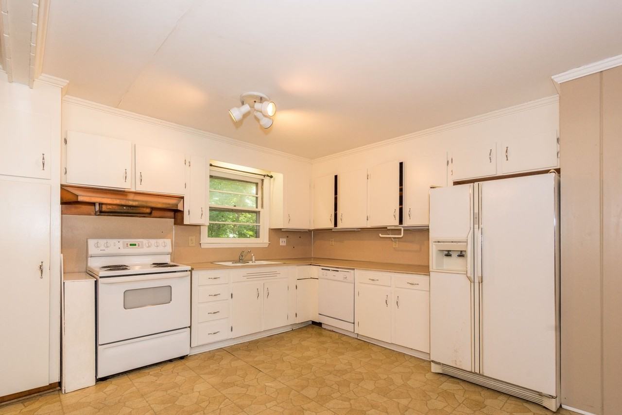 427 Scaleybark Rd - Photo 3 of 25