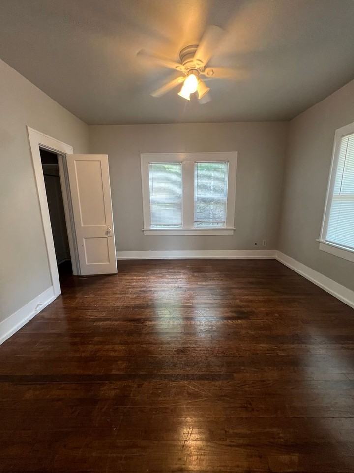 411 E Frank St - Photo 3 of 11