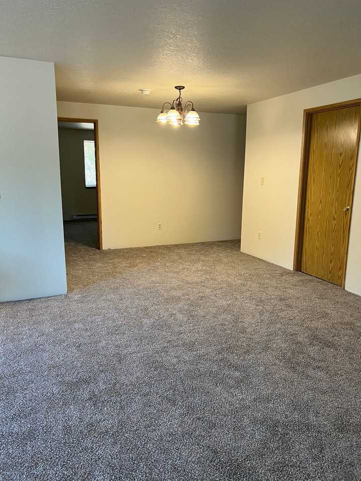 1309 Sw Hilary St - Photo 2 of 10