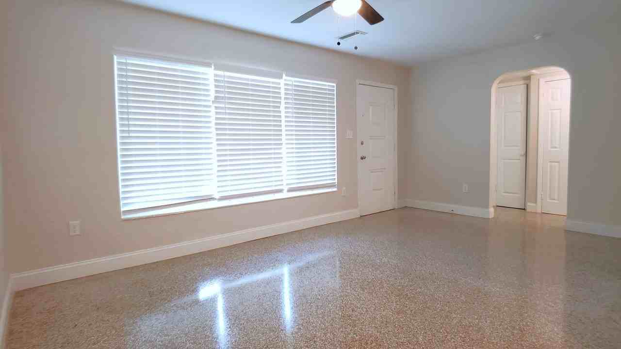 10312 N Oakleaf Ave - Photo 5 of 31
