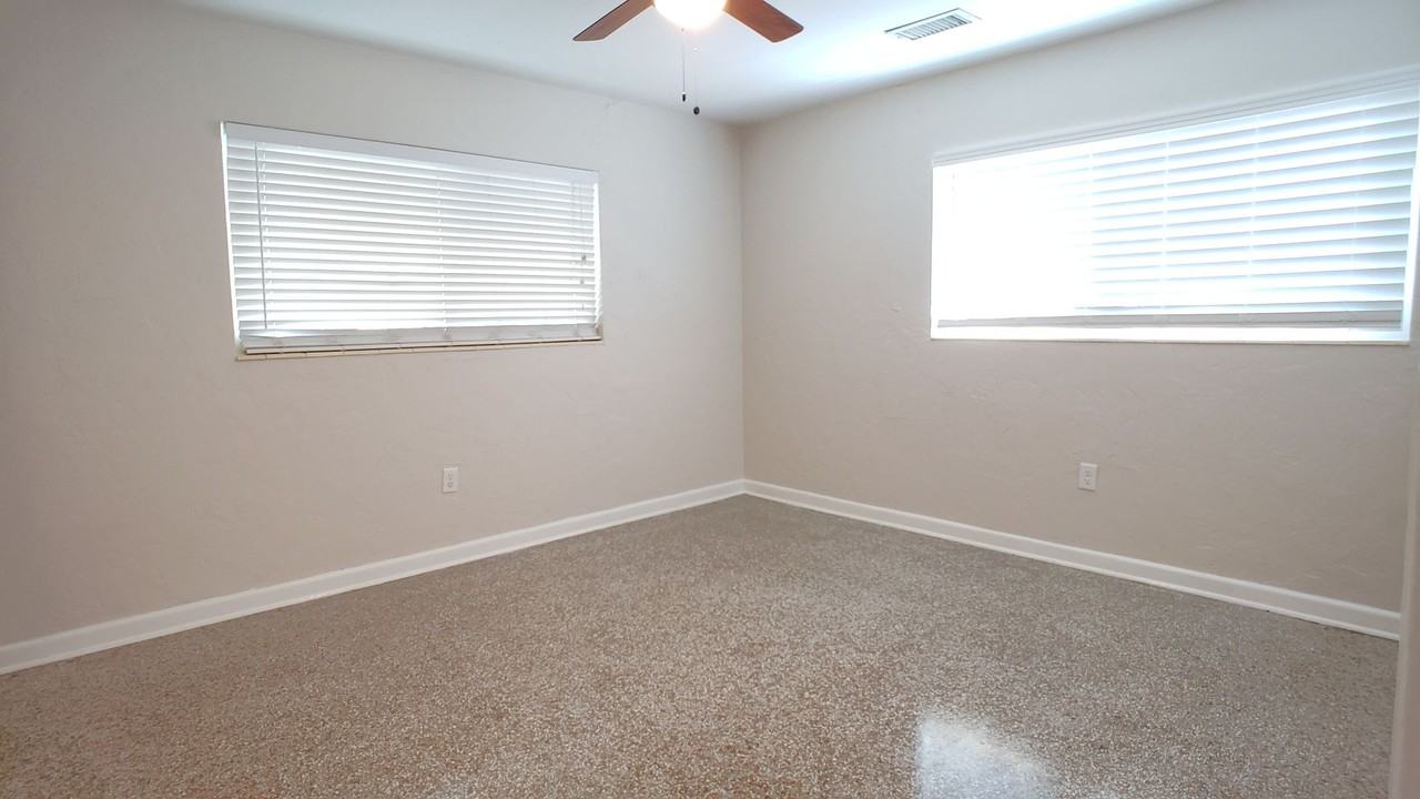 10312 N Oakleaf Ave - Photo 7 of 31