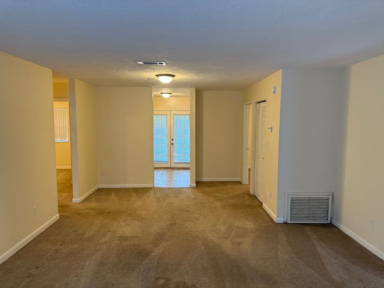 2002 Nw 31st Ave - Photo 3 of 10