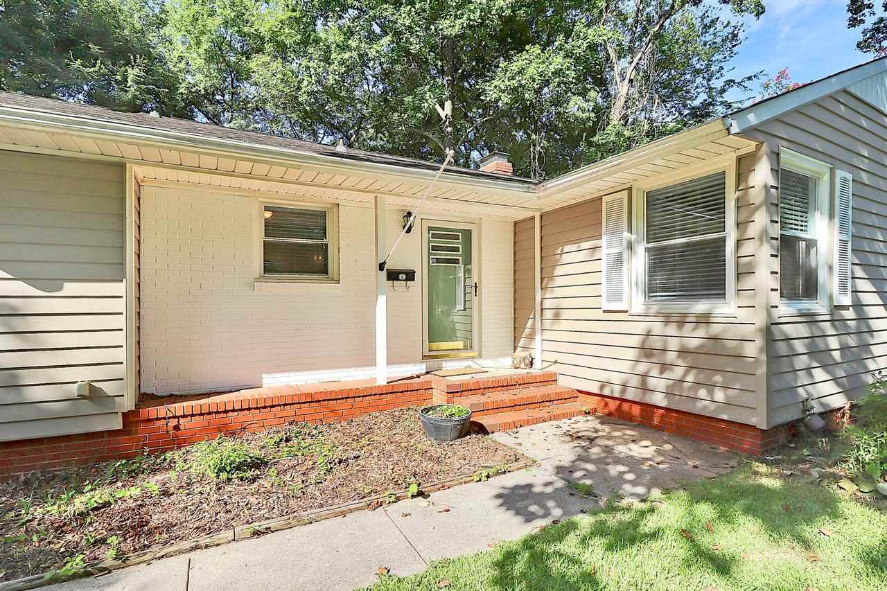 228 Seneca Place - Photo 5 of 34