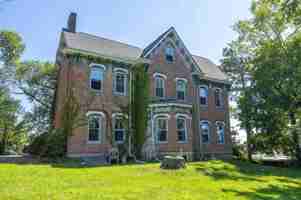 featured image of 991 Leon Rd
