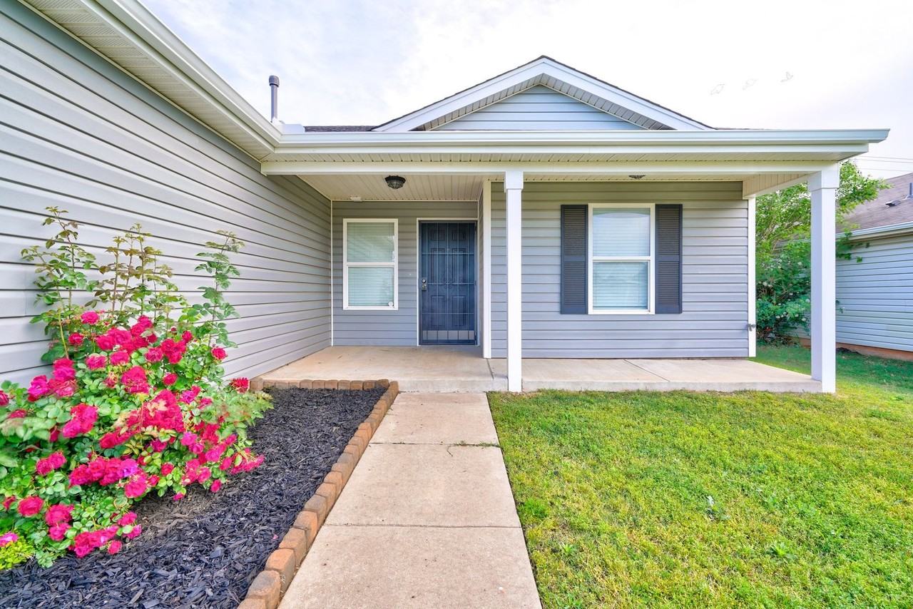 10425 Aberdeen Dr - Photo 2 of 48