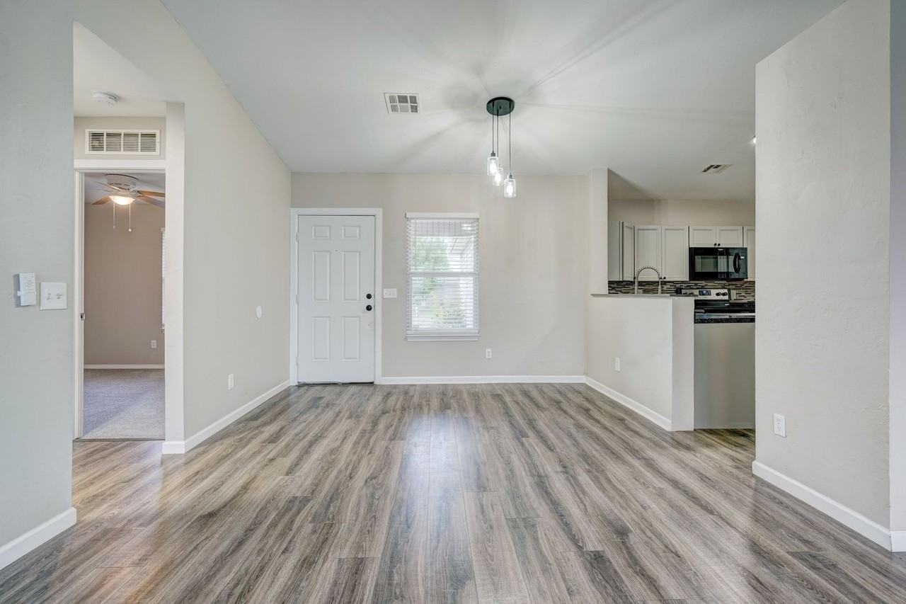 10425 Aberdeen Dr - Photo 6 of 48