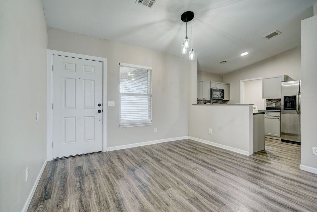 10425 Aberdeen Dr - Photo 7 of 48