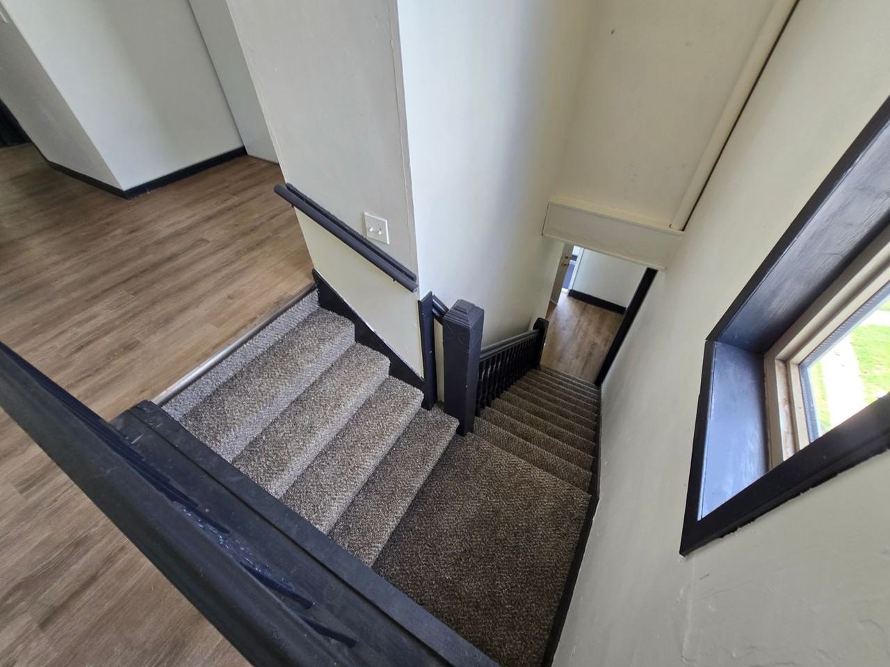 1601 W 4th St - Photo 2 of 10