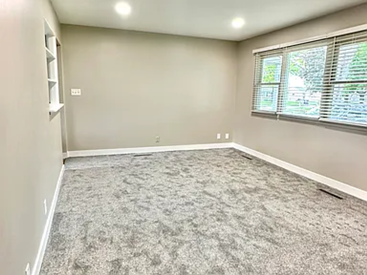 4635 Hascall St - Photo 2 of 7