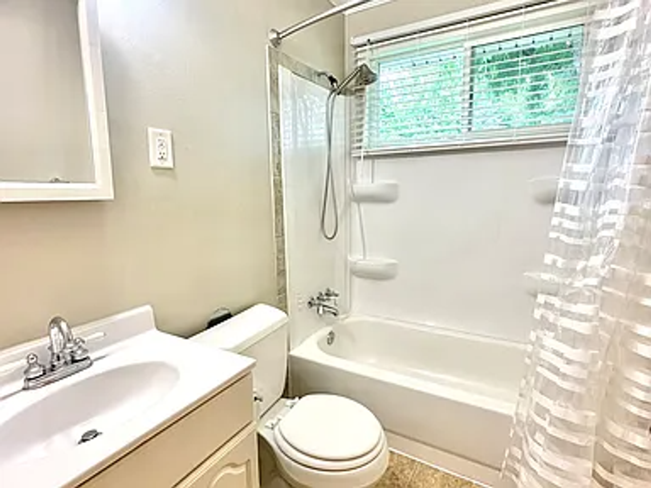 4635 Hascall St - Photo 3 of 7