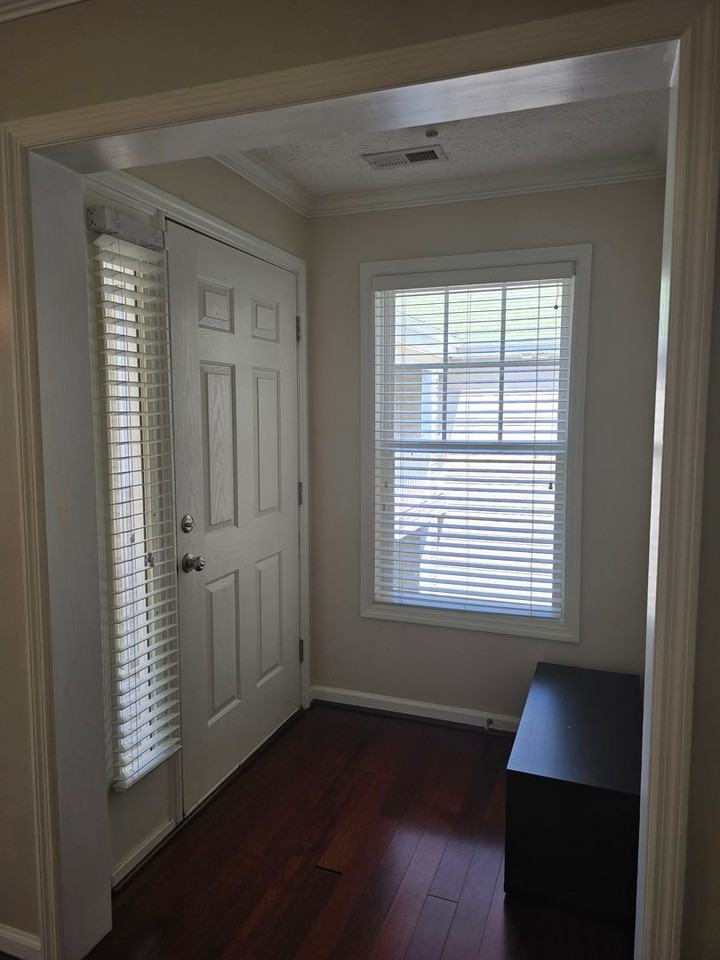 3324 Harbour Pointe Pl ##15 - Photo 2 of 17
