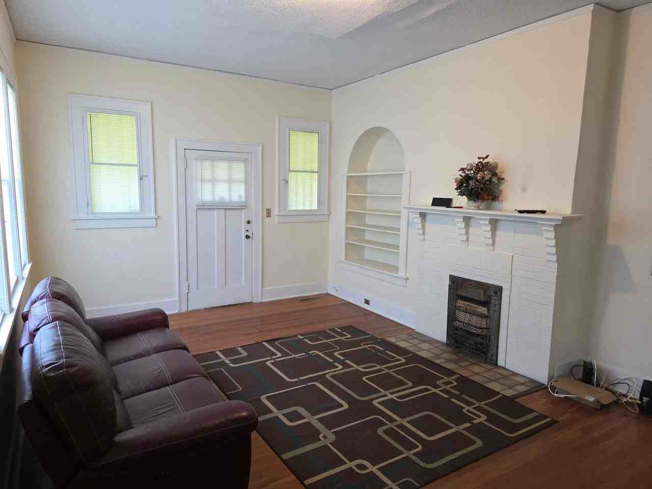 886 Ellis Ave - Photo 2 of 9