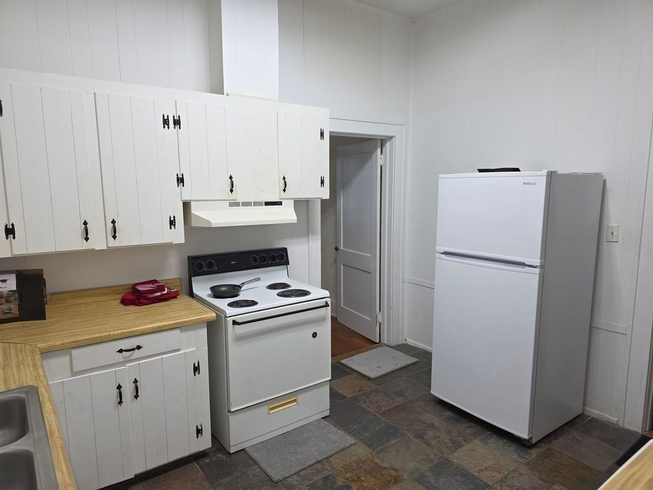 886 Ellis Ave - Photo 4 of 9