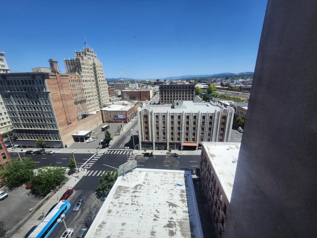 515 W Sprague Ave - Photo 5 of 28