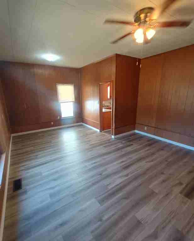 749 E Broadway St - Photo 2 of 11