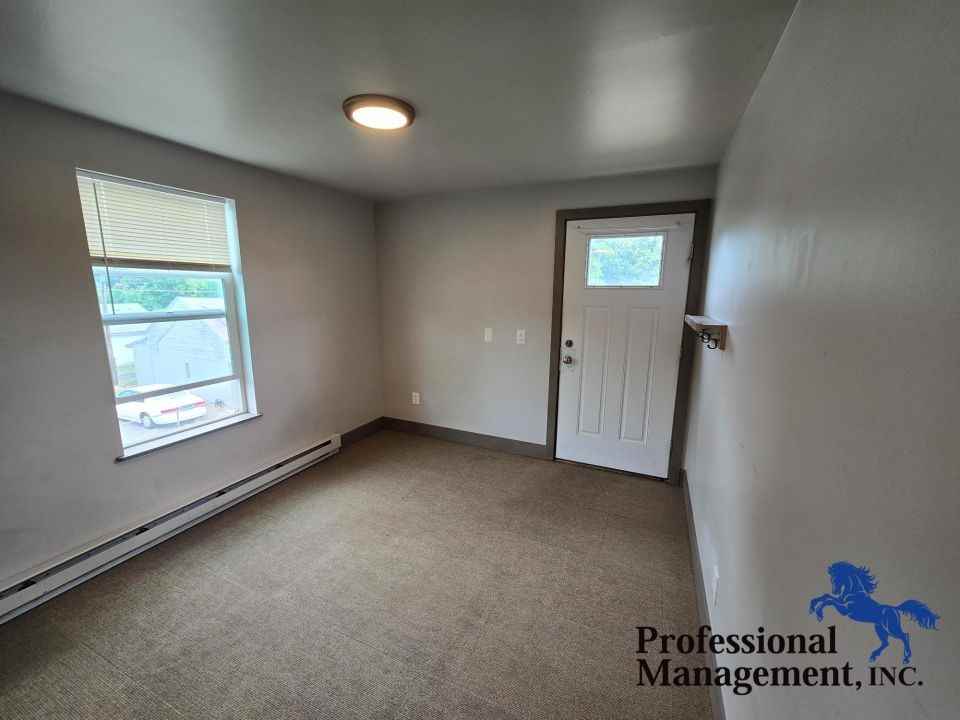 209 S 30th St #5 - Photo 2 of 6