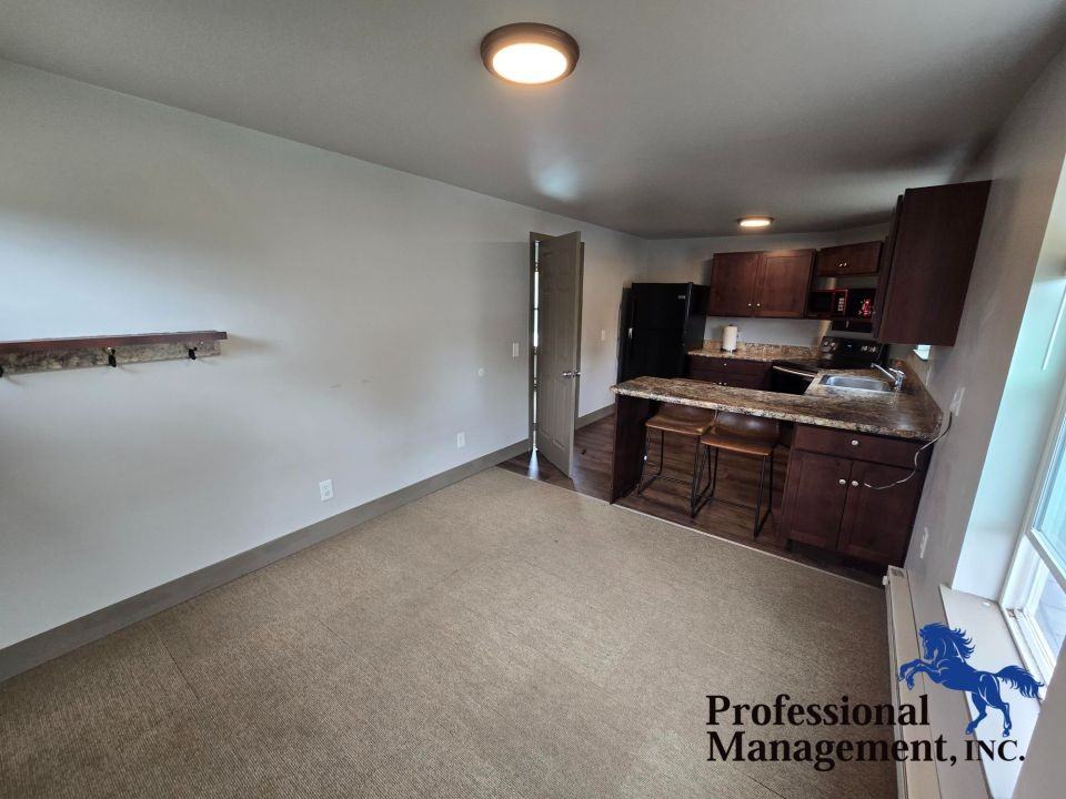 209 S 30th St #5 - Photo 4 of 6