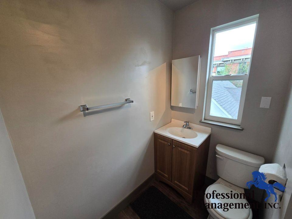 209 S 30th St #5 - Photo 6 of 6