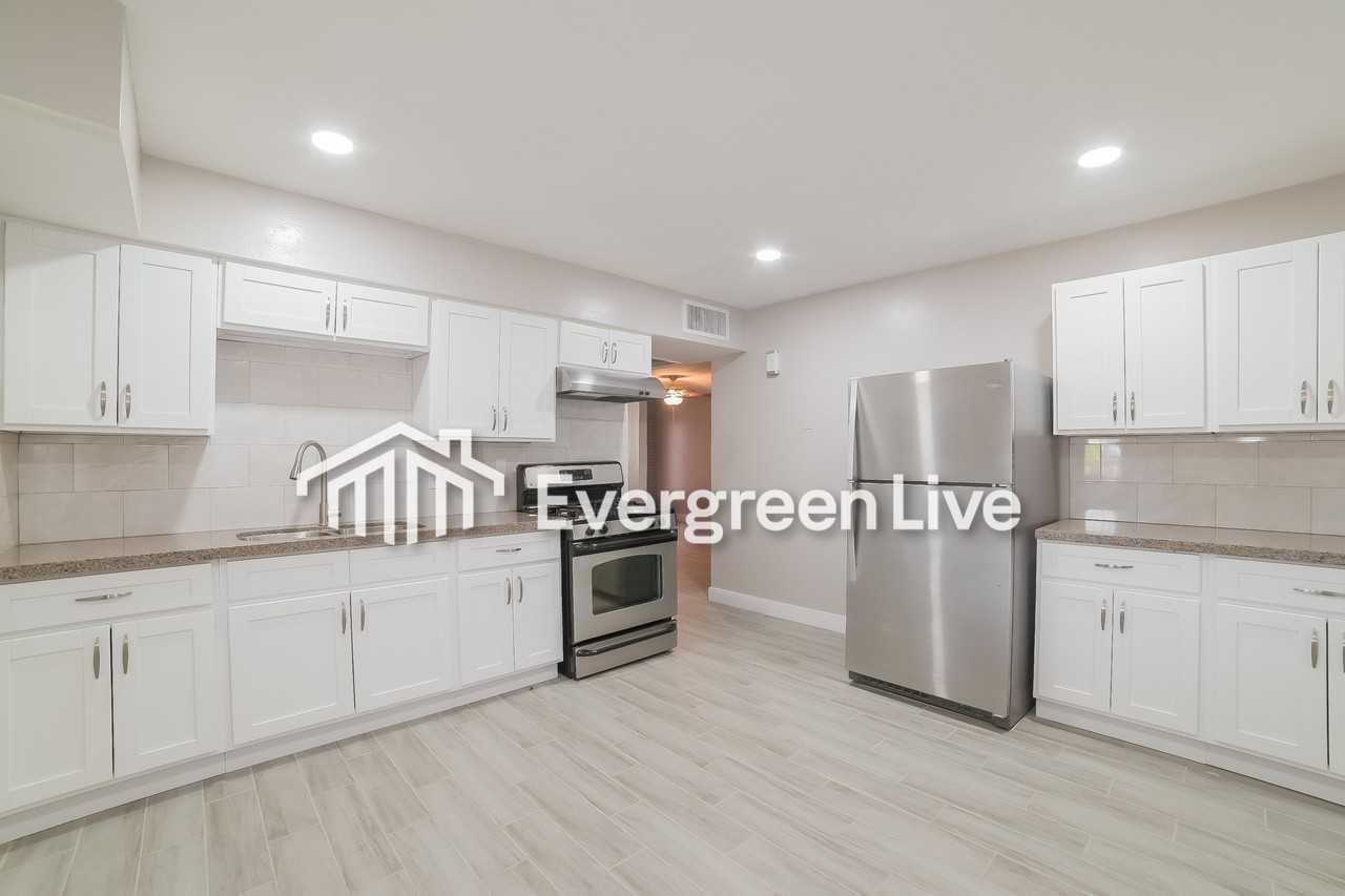 7737 W Weldon Ave - Photo 5 of 18