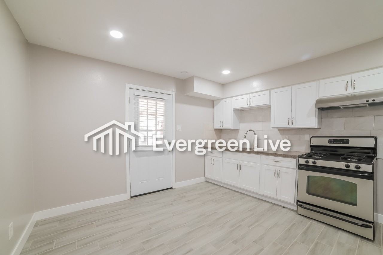 7737 W Weldon Ave - Photo 4 of 18