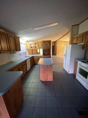81 Roots Rd - Photo 4 of 32