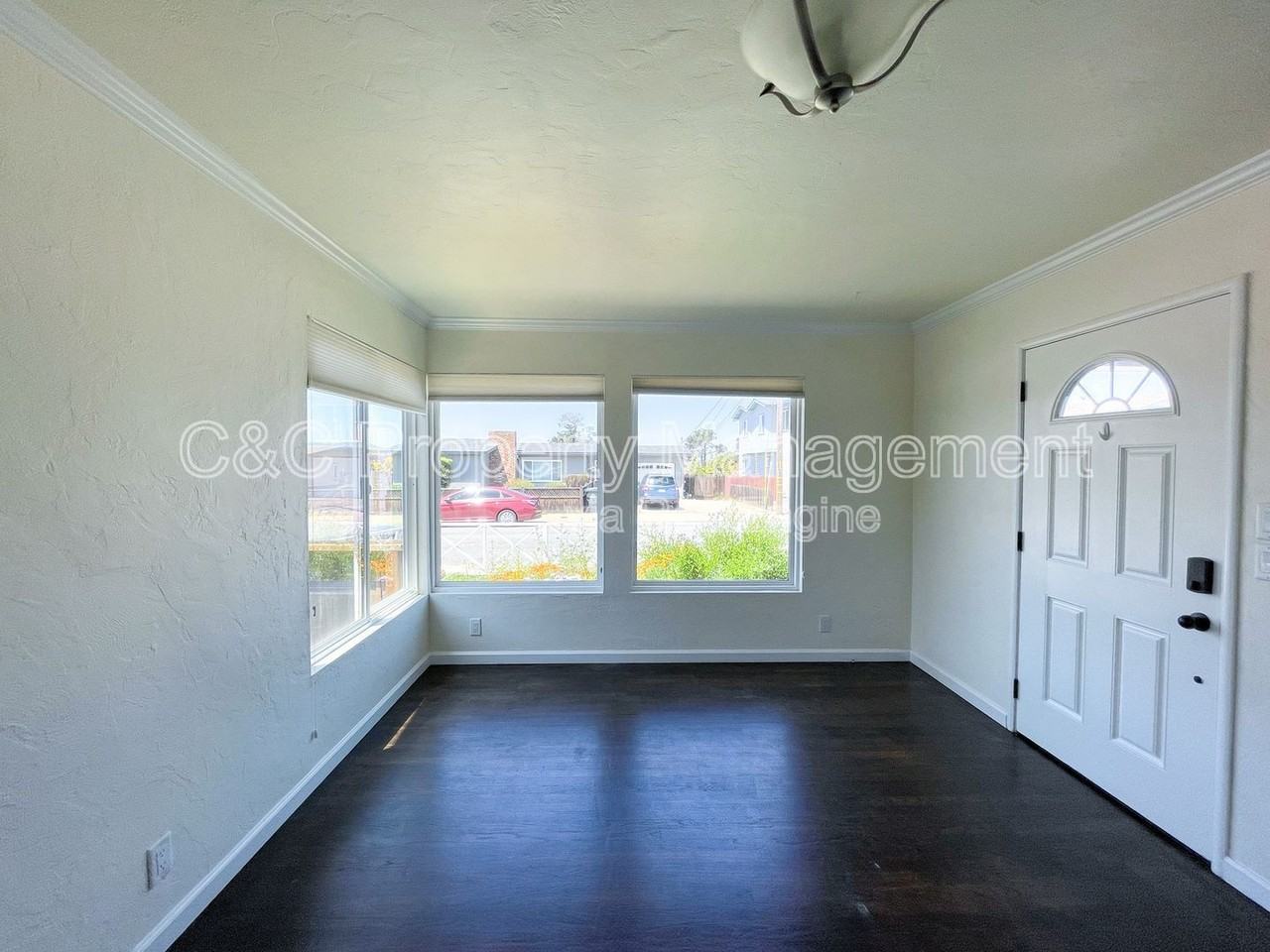 1190 Luxton St - Photo 2 of 12