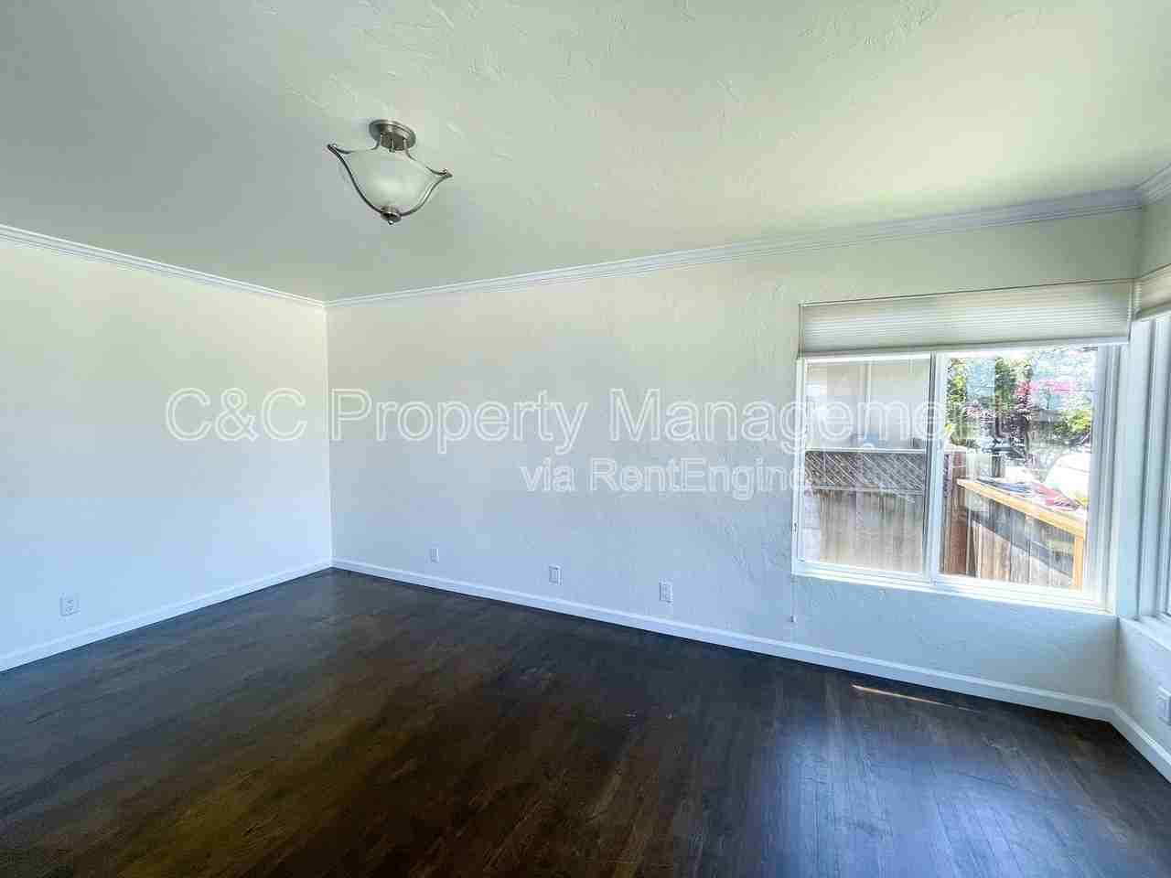 1190 Luxton St - Photo 3 of 12
