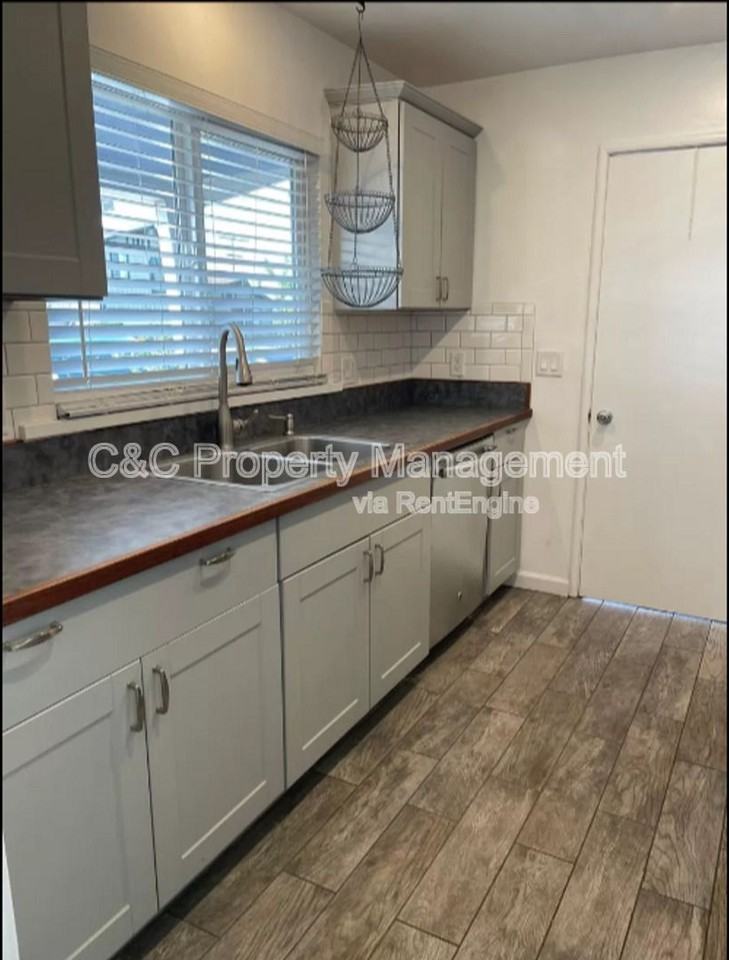1190 Luxton St - Photo 6 of 12
