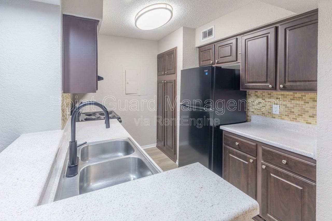 2204 Ridgmar Plz #4 - Photo 6 of 29