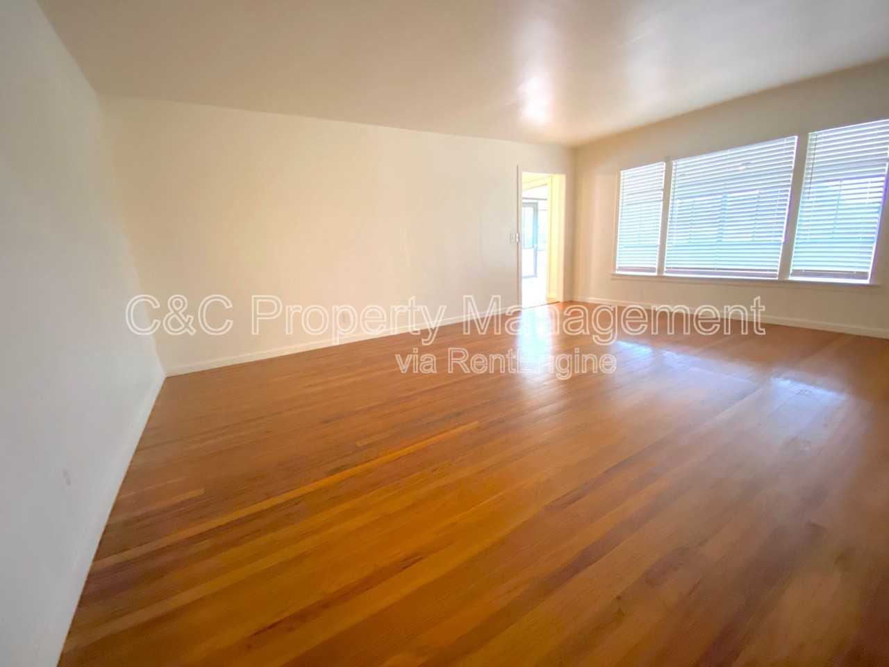 429 Reindollar Ave #A - Photo 3 of 20