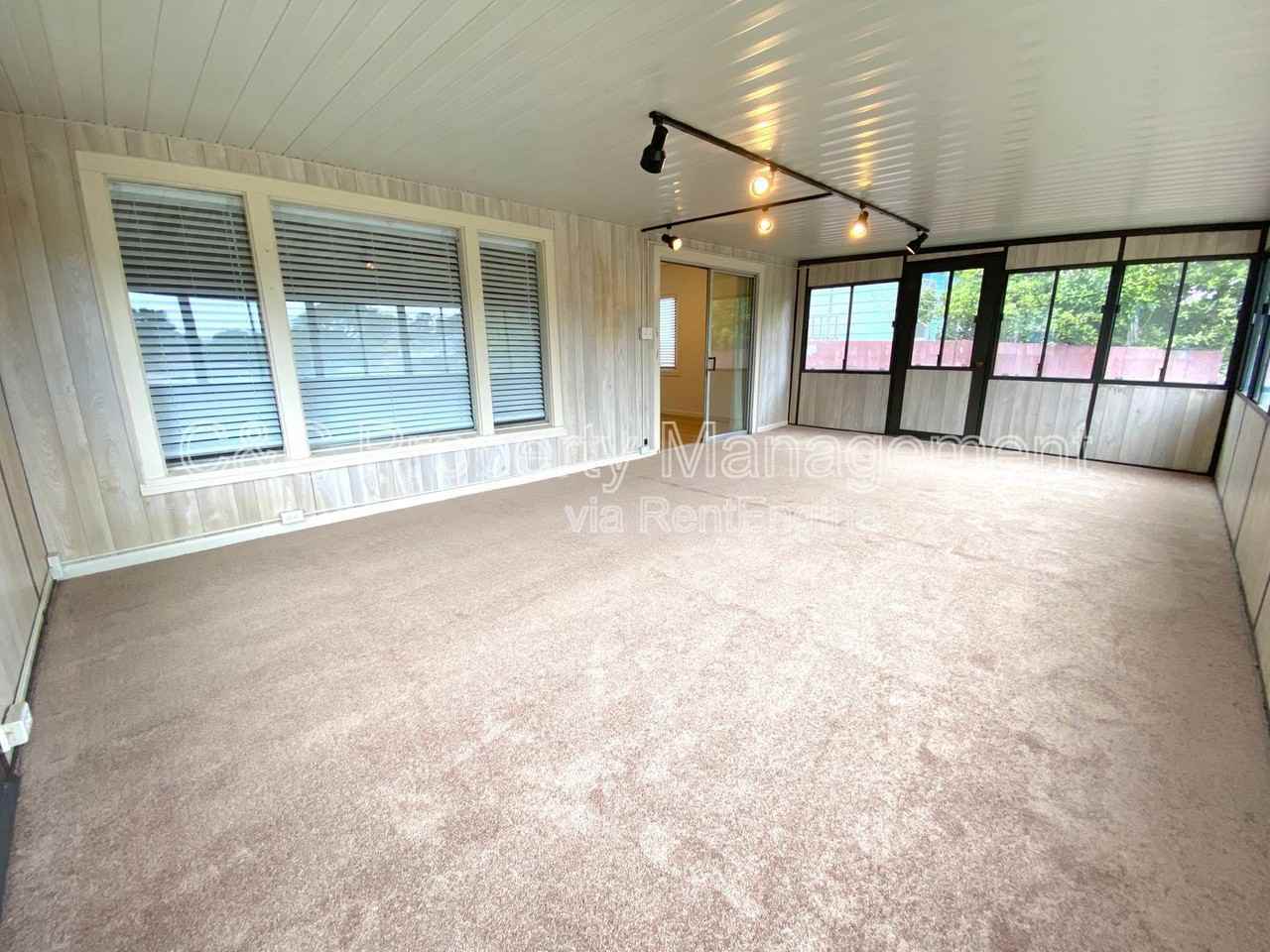 429 Reindollar Ave #A - Photo 7 of 20