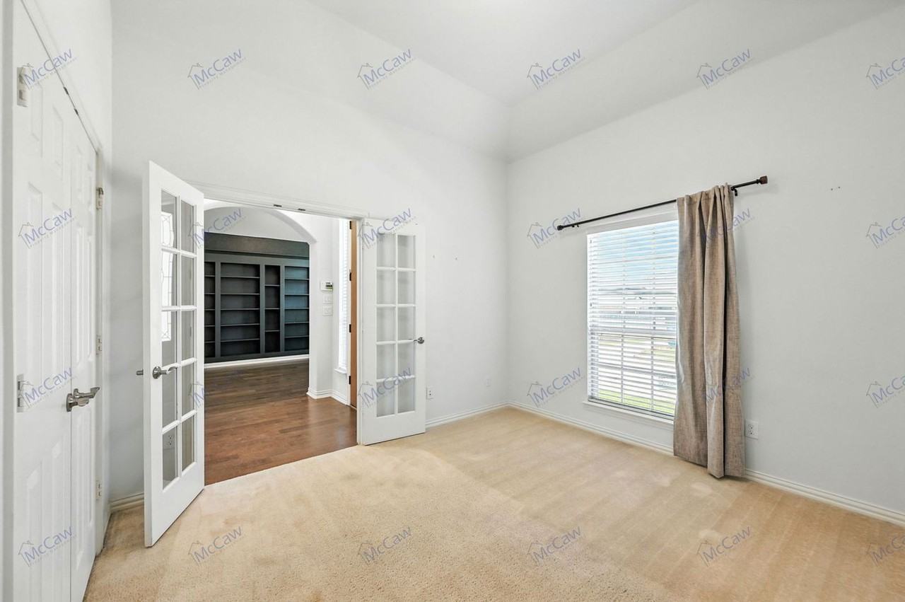 628 Castle St - Photo 2 of 24