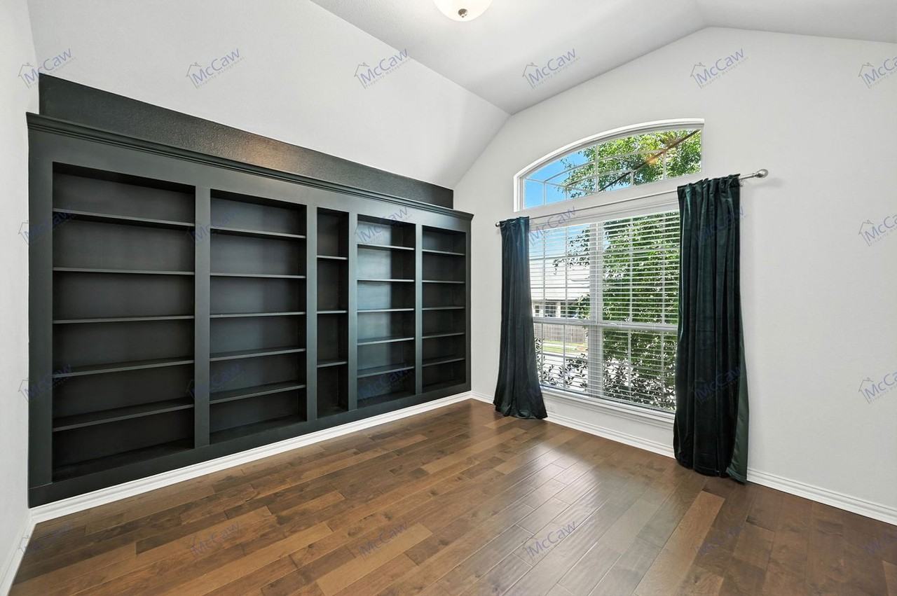 628 Castle St - Photo 3 of 24