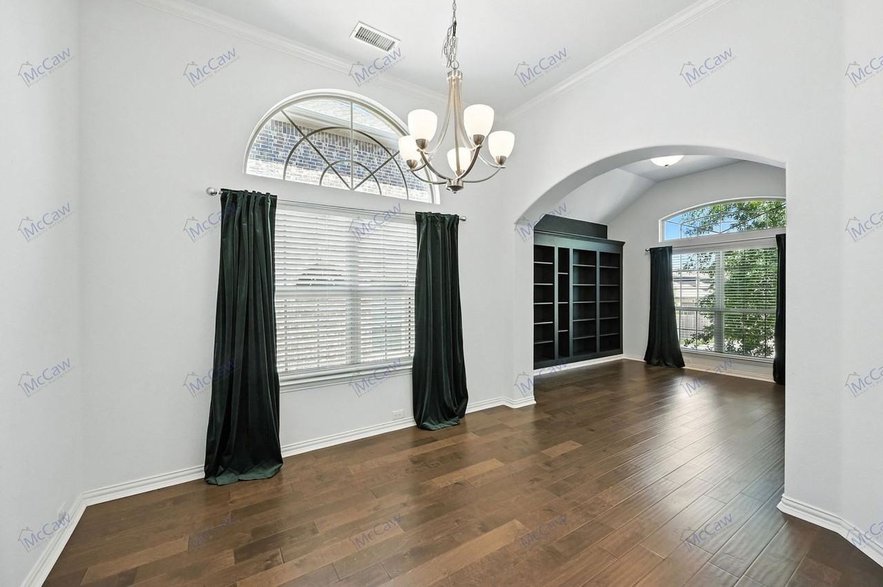 628 Castle St - Photo 4 of 24