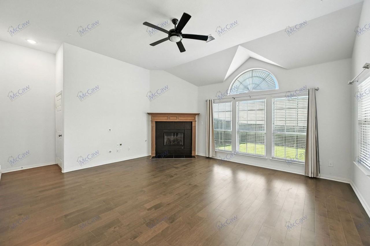 628 Castle St - Photo 5 of 24