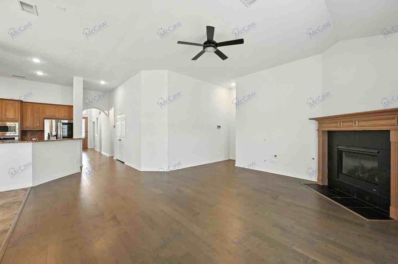 628 Castle St - Photo 6 of 24