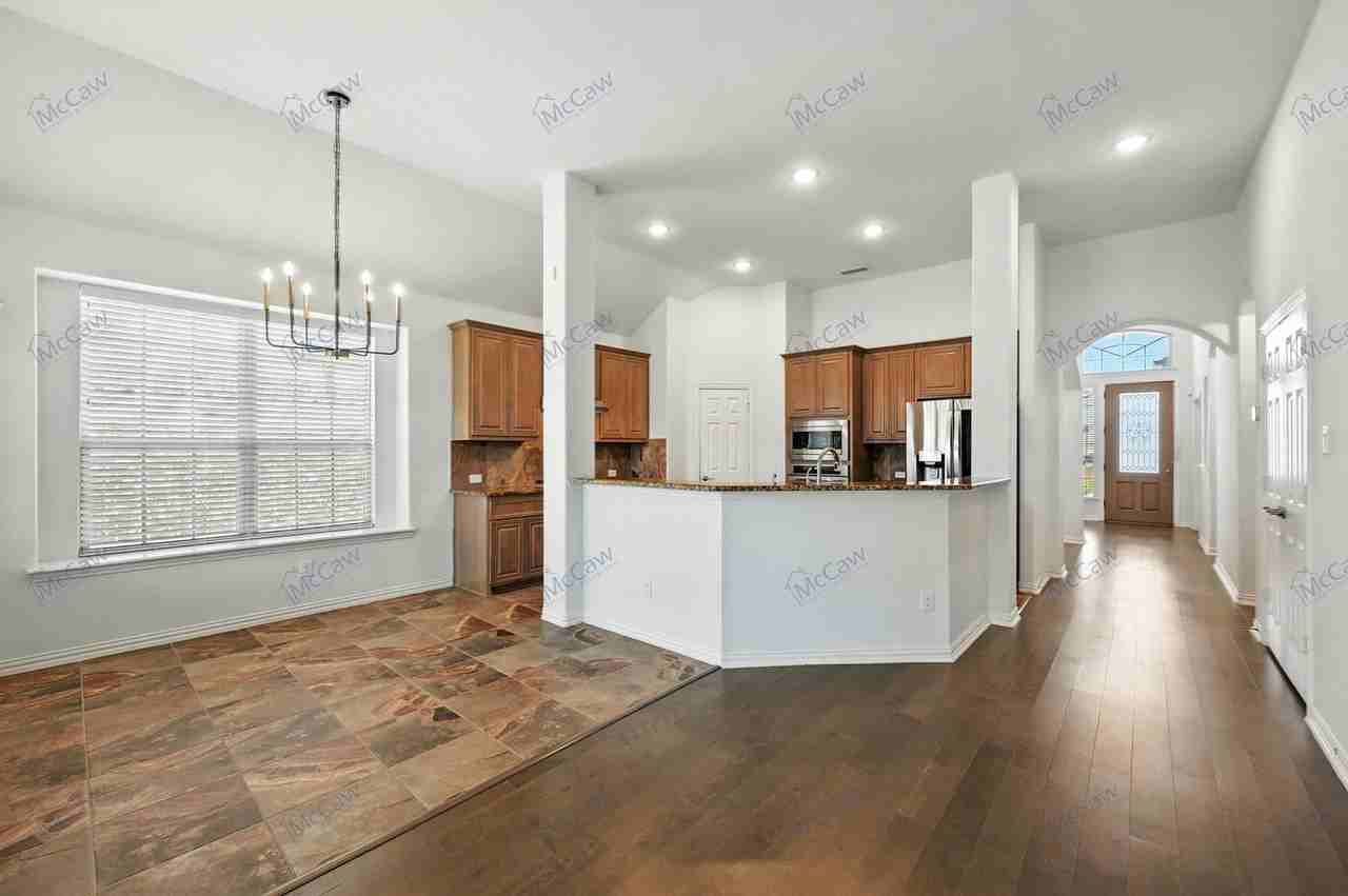 628 Castle St - Photo 7 of 24