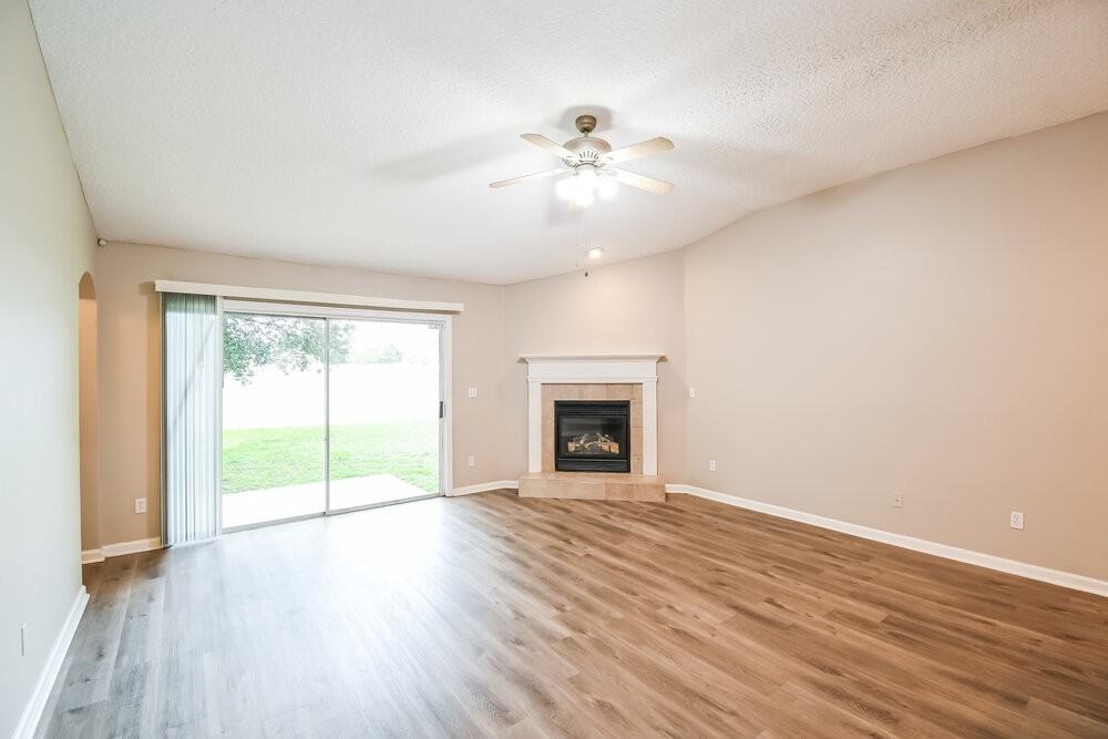 9135 Prosperity Lake Dr - Photo 3 of 16