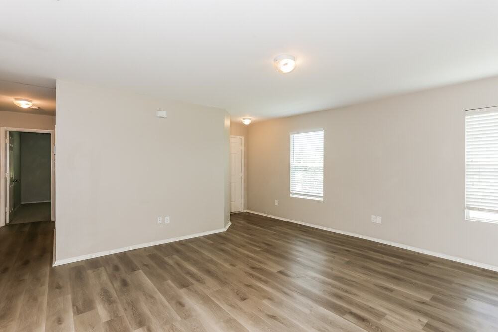 1303 Macaw Ct - Photo 3 of 16