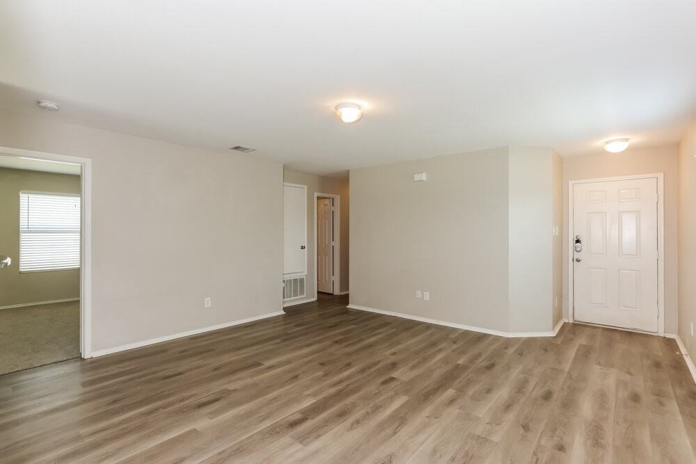 1303 Macaw Ct - Photo 4 of 16