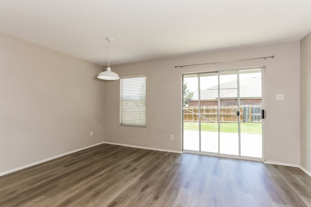 1303 Macaw Ct - Photo 5 of 16