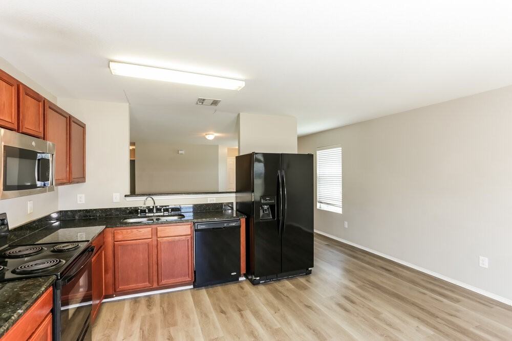 1303 Macaw Ct - Photo 6 of 16
