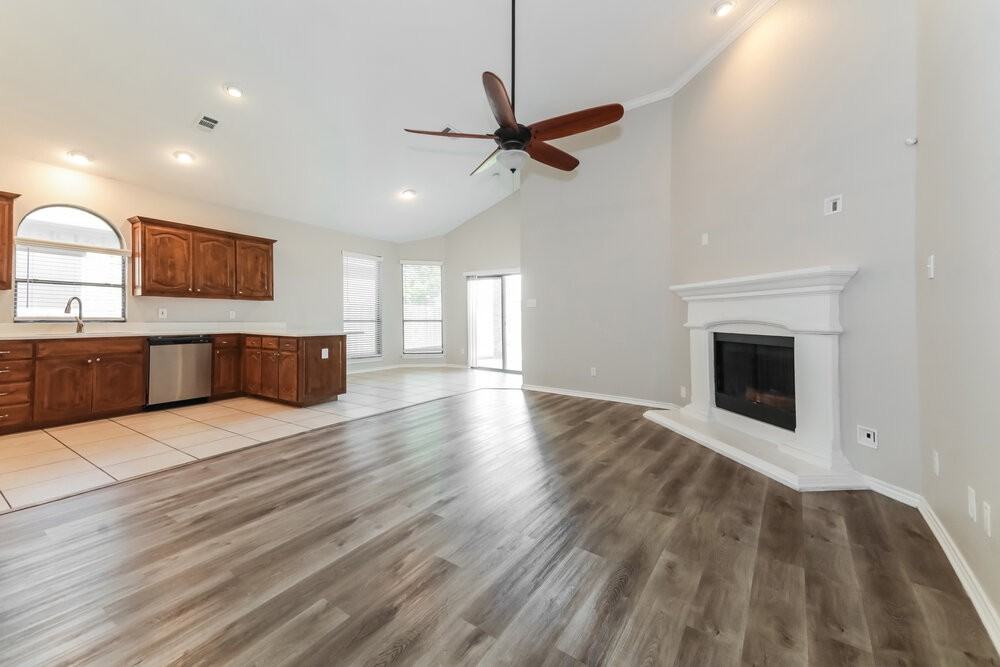 3232 Buckthorn Ln - Photo 4 of 16