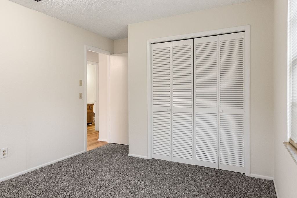 223 E Fern Dr - Photo 2 of 18