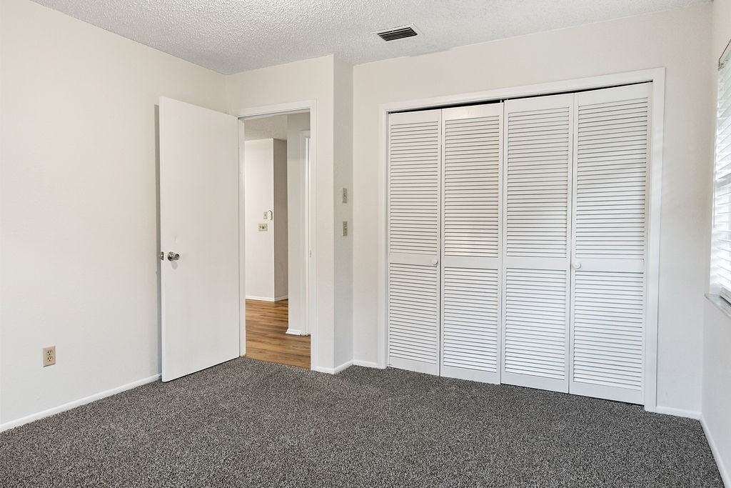 223 E Fern Dr - Photo 3 of 18