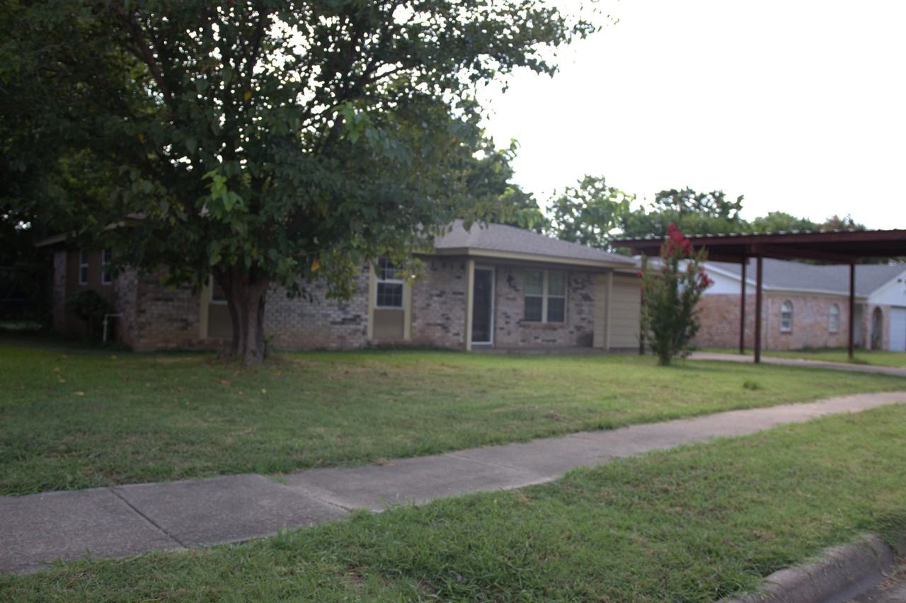 616 Heathcliff Dr - Photo 3 of 11