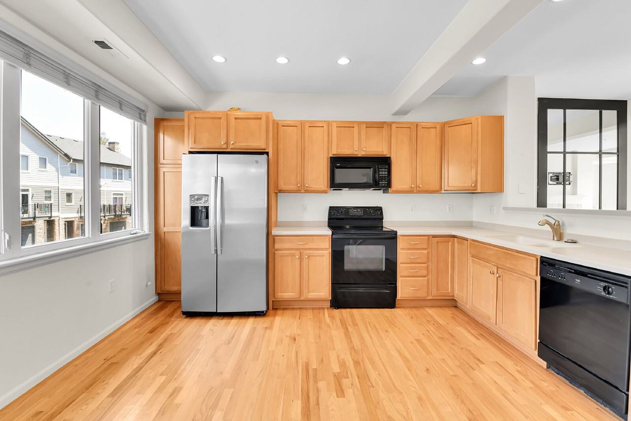 2943 West Riverwalk Circle - Photo 4 of 49